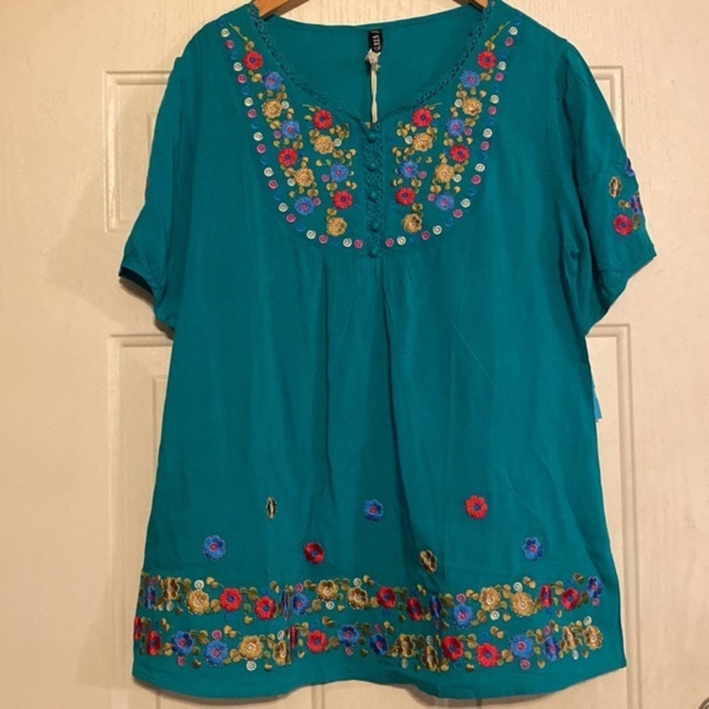 Mulanxi Embroidered Top